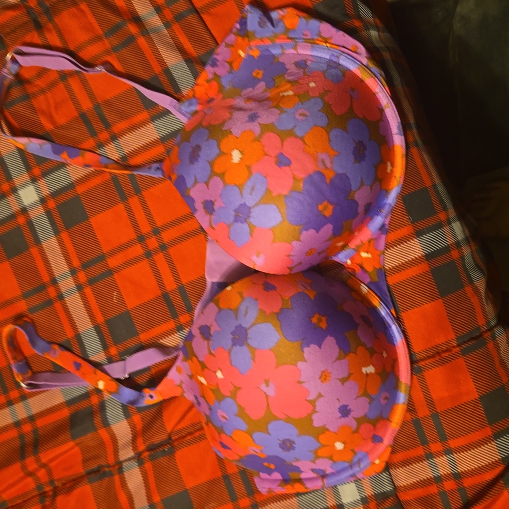 Victoria's Secret bio fit demi uplift bra.